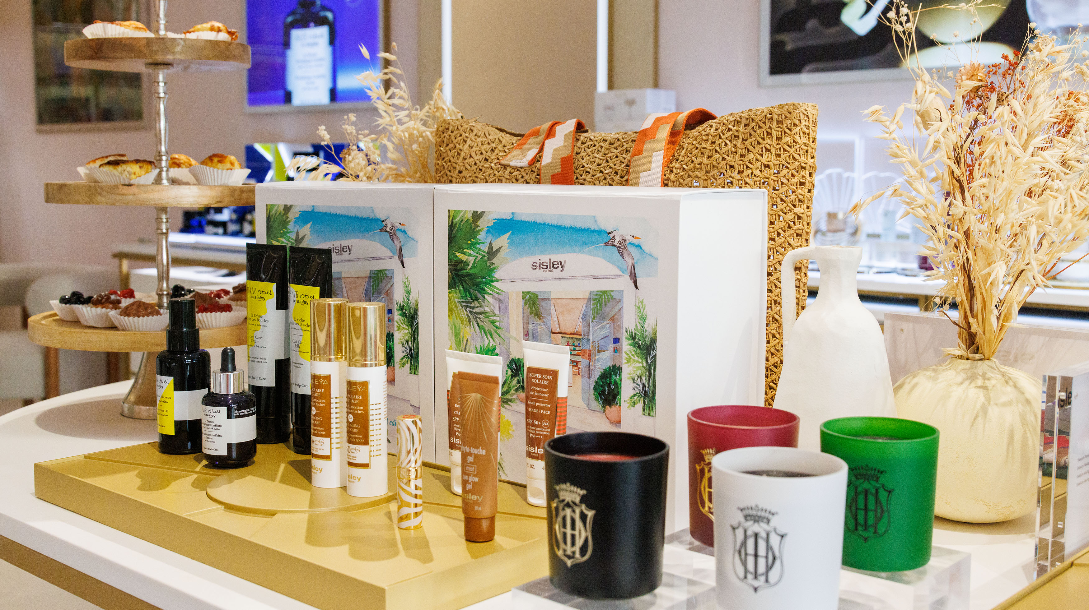 Création du coffret cadeau illustré pour Sisley Paris – July On The Moon Création du coffret cadeau illustré pour Sisley Paris - July On The Moon