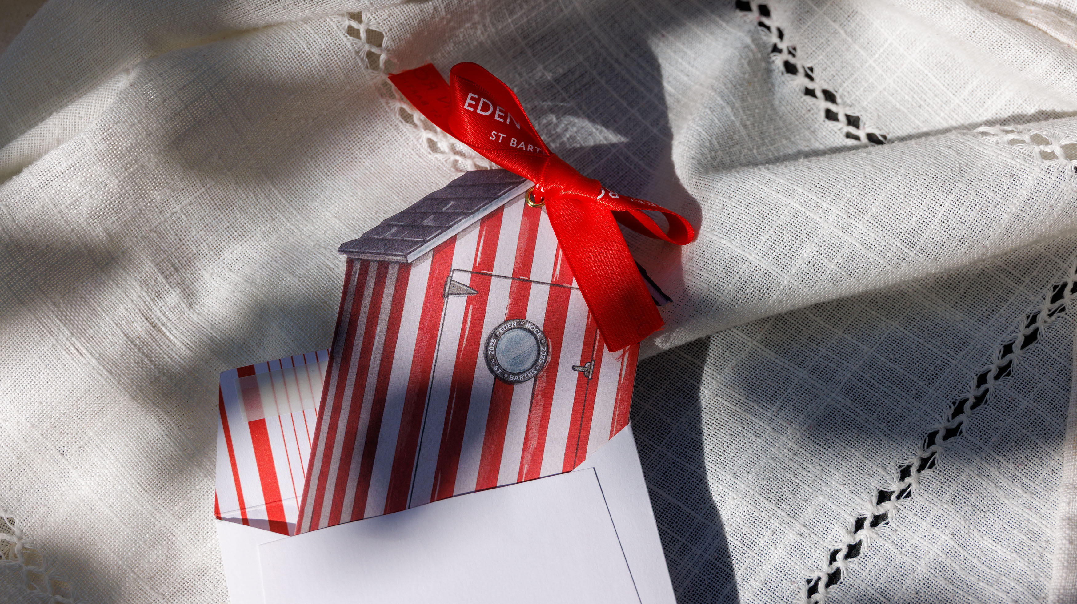 Création d’une suspension de Noël illustrée pour Eden Rock St Barths - July On The Moon.