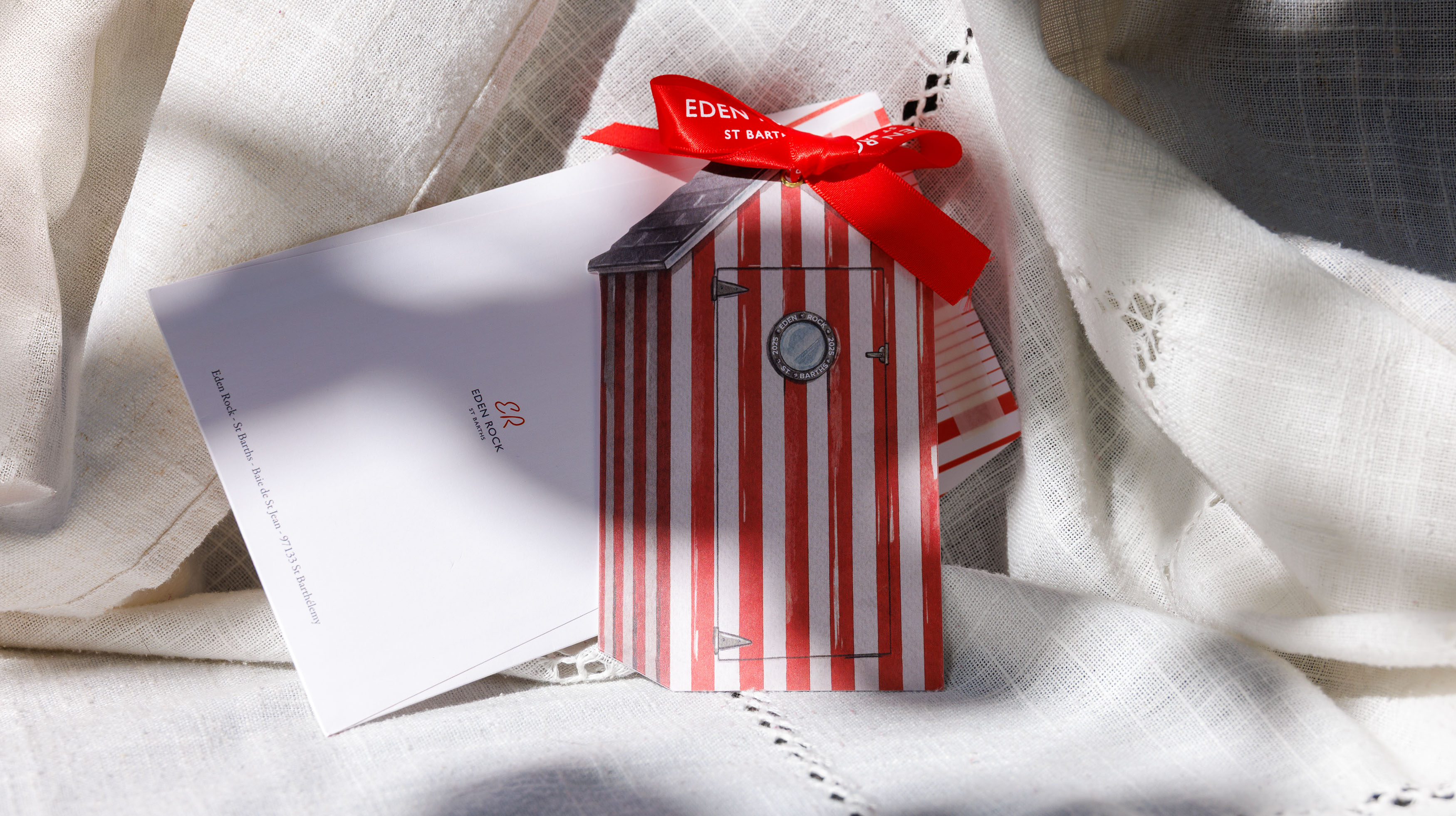 Création d’une suspension de Noël illustrée pour Eden Rock St Barths - July On The Moon.